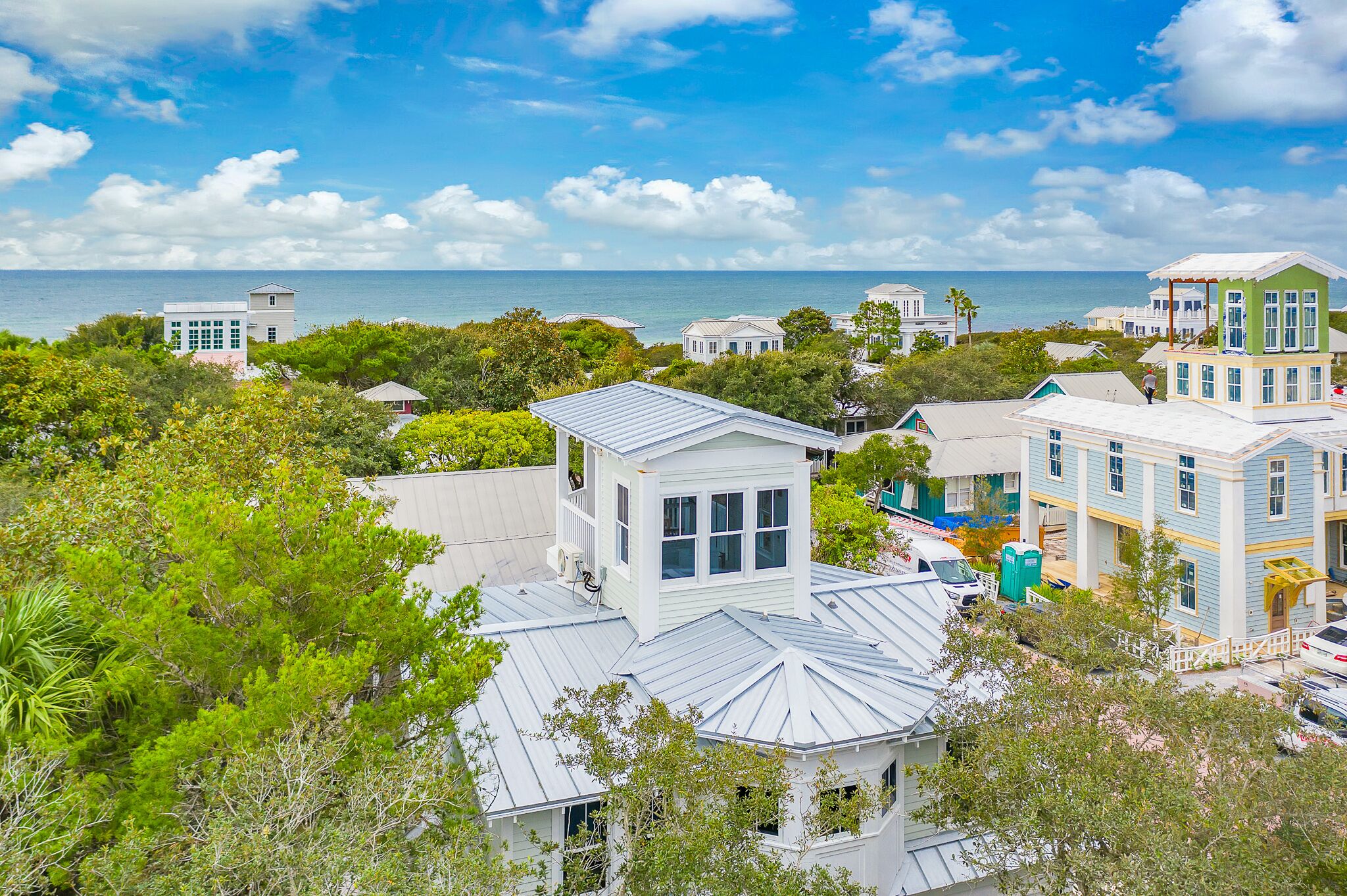 In Seaside, gulf views, 3BR, private driveway and electric vehicle charger!