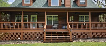 Hot Tub! Cozy River Cabin, Mountain, Wi-Fi, Pool, Tube, Trout, Close to Helen