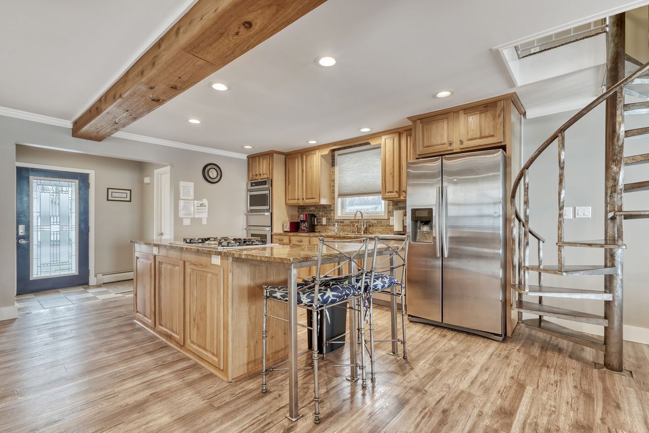 Beachfront Home On Lake Ontario W/60 ft Of Private Beach