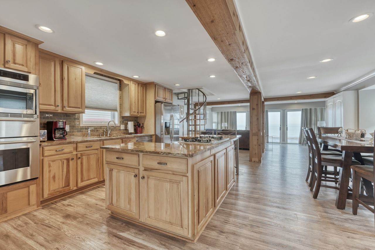 Beachfront Home On Lake Ontario W/60 ft Of Private Beach