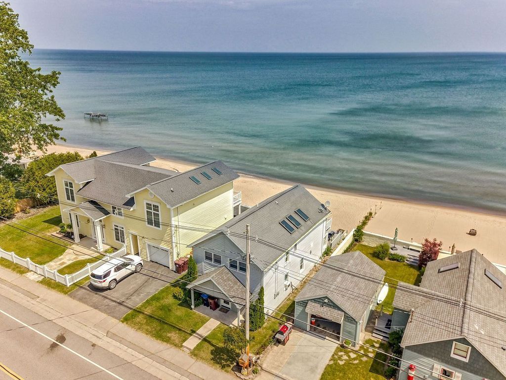 Beachfront Home On Lake Ontario W/60 ft Of Private Beach