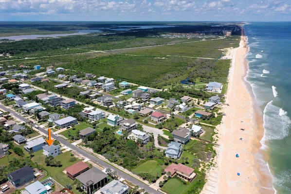Beach nearby, sun-loungers, beach towels