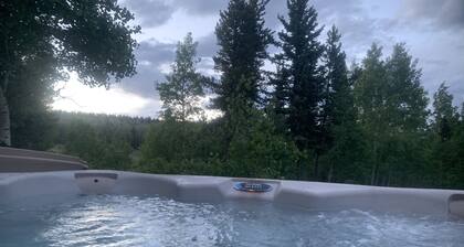 Aspens! 2 ACRES AMAZING LOG CABIN, HOT TUB FIREPLACE VIEWS PRIVATE