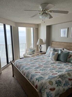 3 slaapkamers, een strijkplank/strijkijzer, reisbedje, wifi