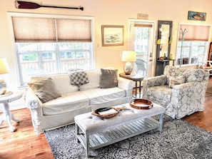 Smart TV, reproductor de DVD, futbolito y tenis de mesa