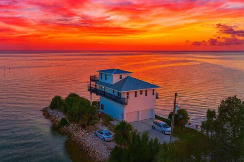 Optimystical Vista — Gulf-Front Escape with 270° Views & Elevator