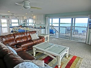 Smart TV, table tennis - Optimystical Vista — Gulf-Front Escape with 270° Views & Elevator (Spring Hill)