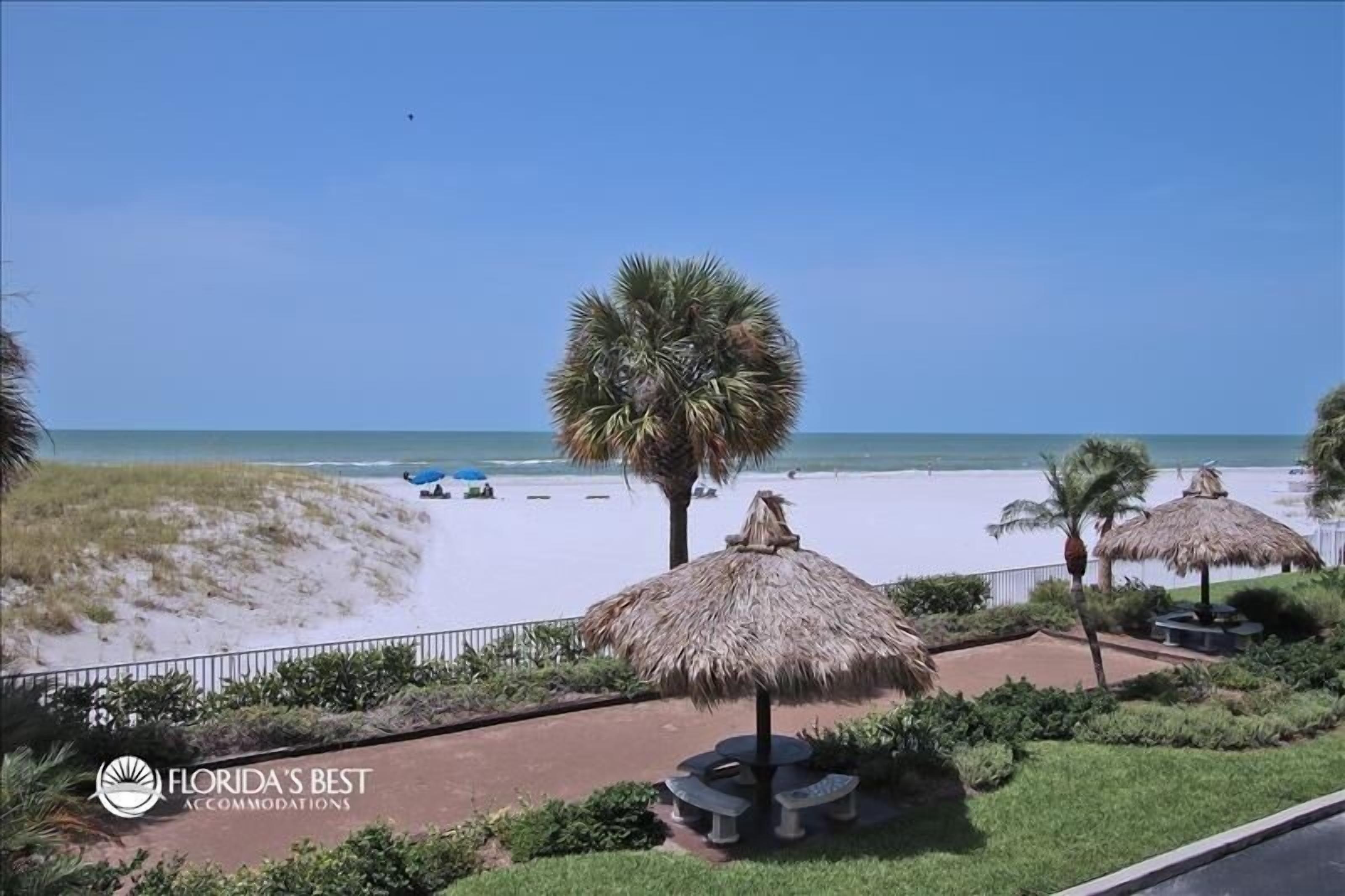 Must see Gulf front condo with Pool & Hot Tub.