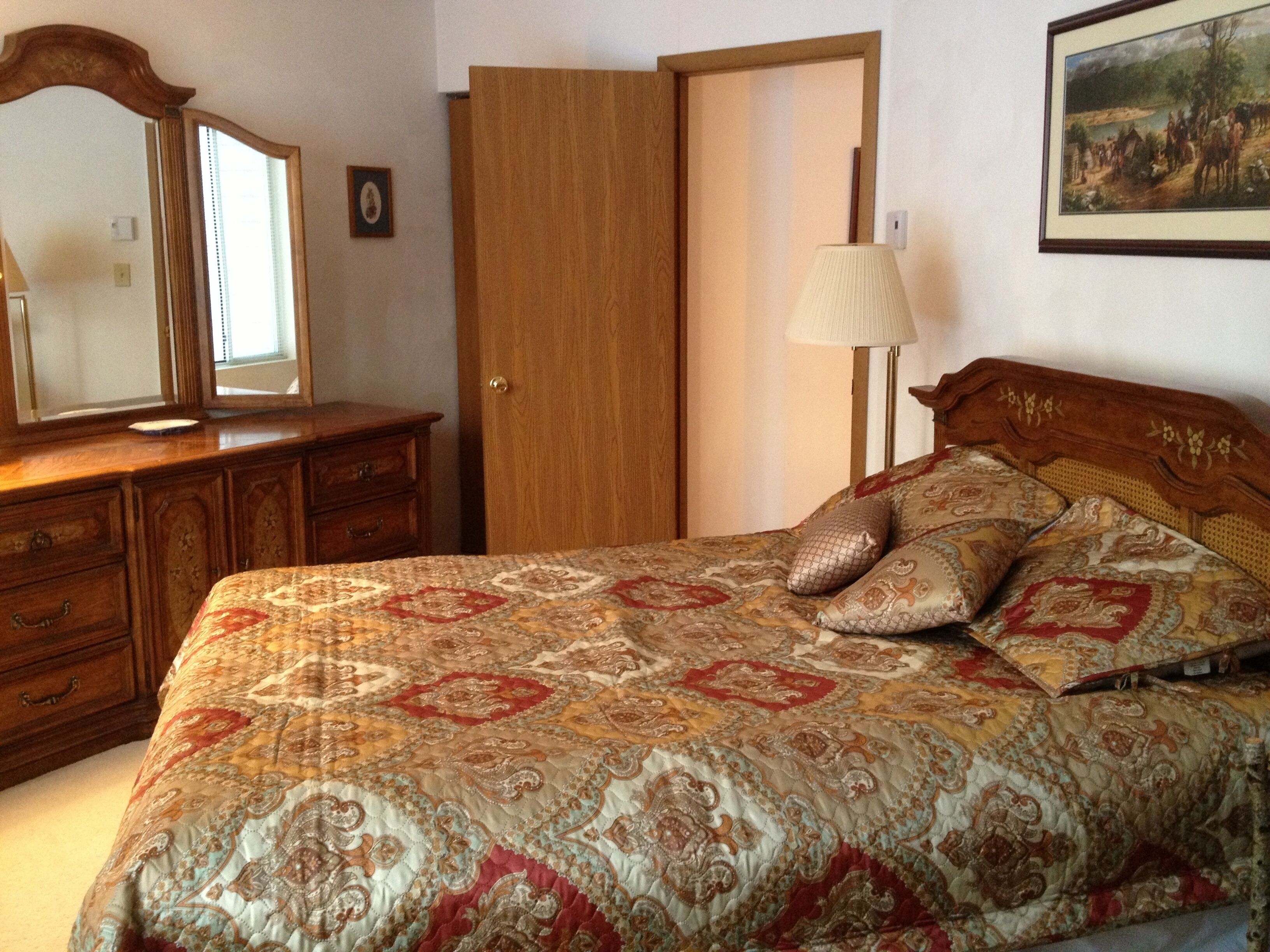 5 Bedroom End Unit Townhouse /Extra Lower Level /ideal Families or Kids Or Guest