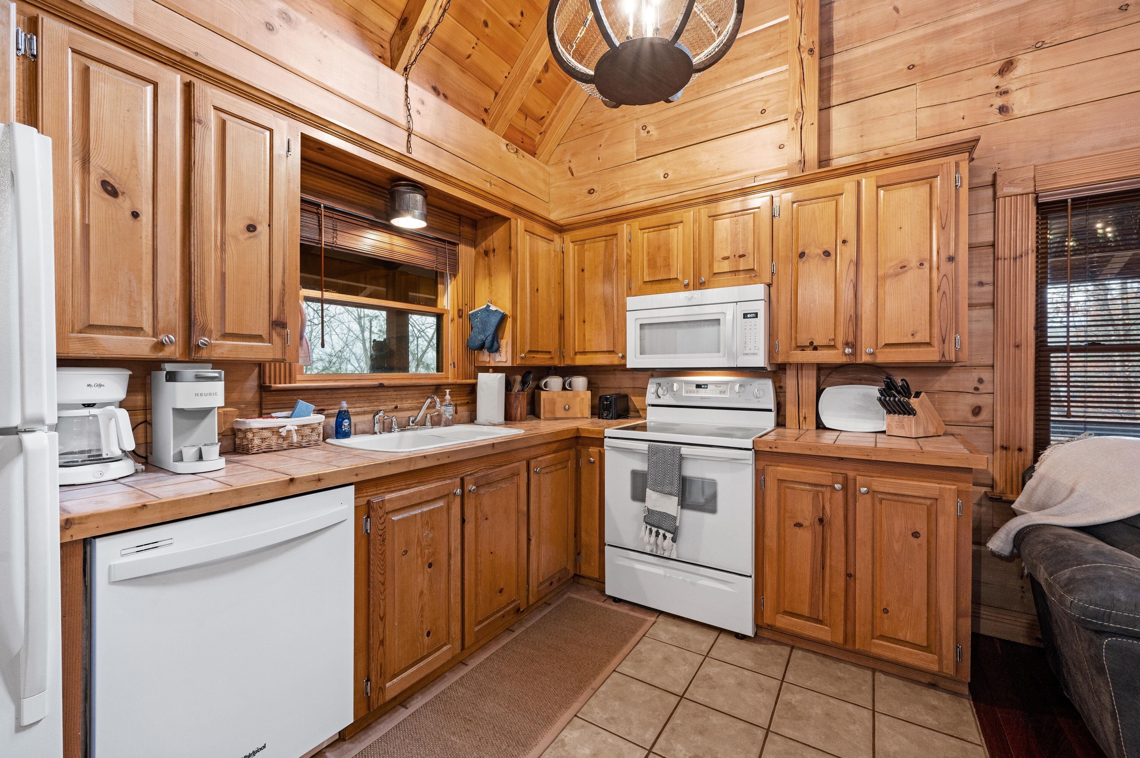 This is a hidden ROSE near Wears Valley and the GSMNP! Availability in November!