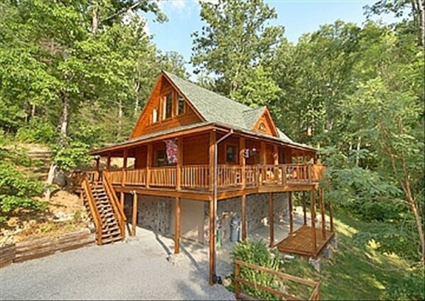 Situated in a secluded forest, this cabin offers a peaceful retreat with a spacious porch and access to the main entrance.