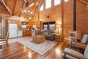 Smart TV, fireplace, DVD player, video library - Beautiful cabin nestled among the trees, featuring a loft and relaxing hot tub. (Sevierville)