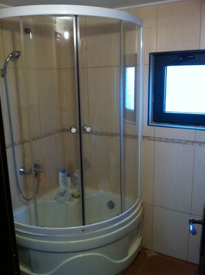 Basic Duplex, 3 Bedrooms, Mountain View | Bathroom shower - Holiday Home Zabljak (Uskoci)