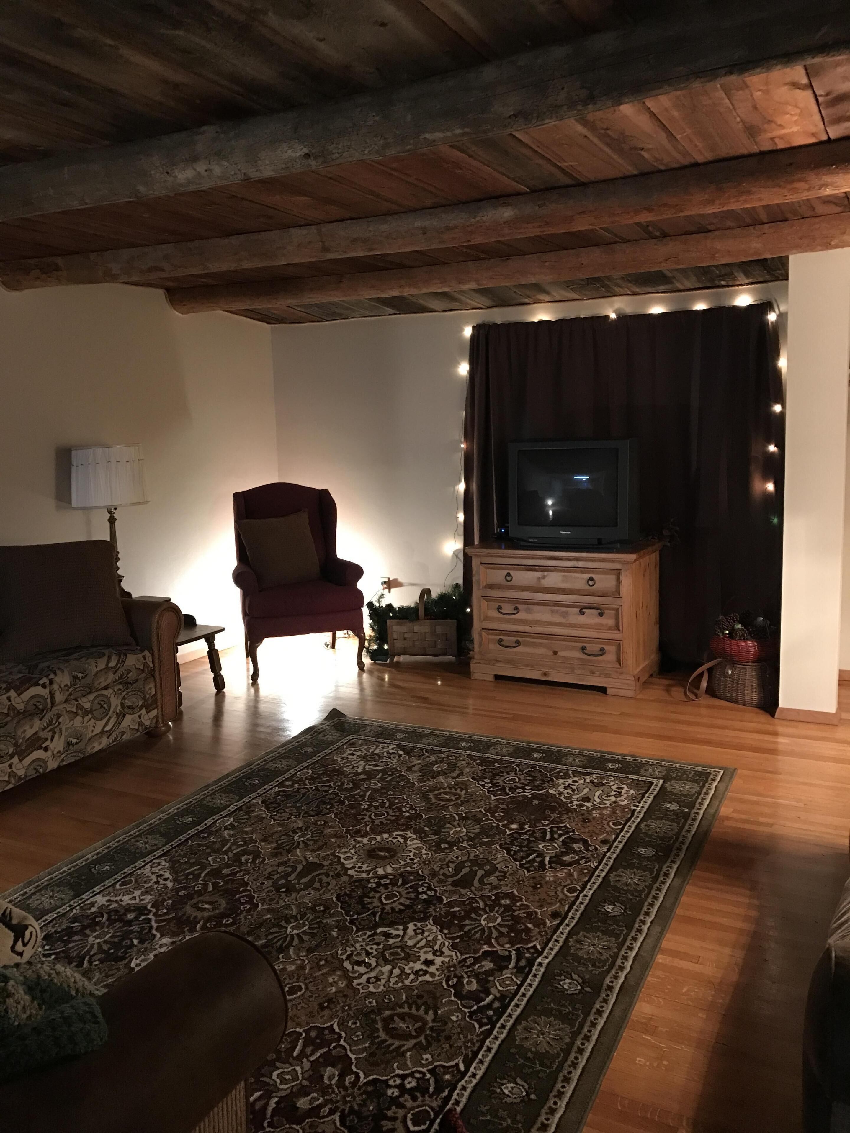 Quiet, 2 bedroom Apartment "Cabin"