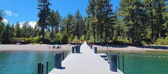 Tahoe Park Architectural Gem – Cozy, Convenient & Dog-Friendly!