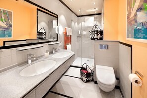 ヘアドライヤー、バスローブ、タオル