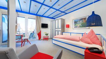 Comfort-Einzelzimmer | Wohnbereich | Flachbildfernseher