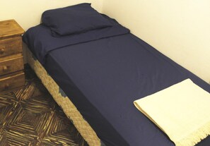 Habitació individual, 1 llit individual gran, no fumadors | Cortines opaques, wifi gratuïta i roba de llit 