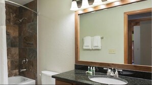 Villa, 1 Bedroom, Kitchen | Bathroom | Combined shower/bathtub, hair dryer, towels - Mountainloft Resort No Resort Fee 102 (Gatlinburg)