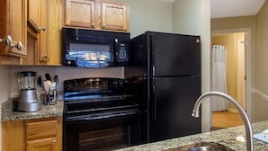 Standard Suite, 1 Bedroom, Fireplace | Private kitchen | Coffee/tea maker, fridge, microwave, oven - Laurel Crest NO Resort Fee 1bdr 102 (Pigeon Forge)