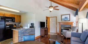 Room - Laurel Crest NO Resort Fee 1bdr 102 (Pigeon Forge)