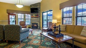 Lobby sitting area - Laurel Crest NO Resort Fee 1bdr 102 (Pigeon Forge)
