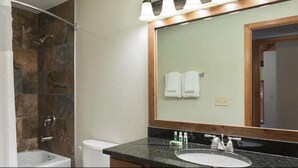 Deluxe Villa, 1 Bedroom, Kitchen | Bathroom - Mountainloft Resort 1 Bdrm Deluxe 102 (Gatlinburg)