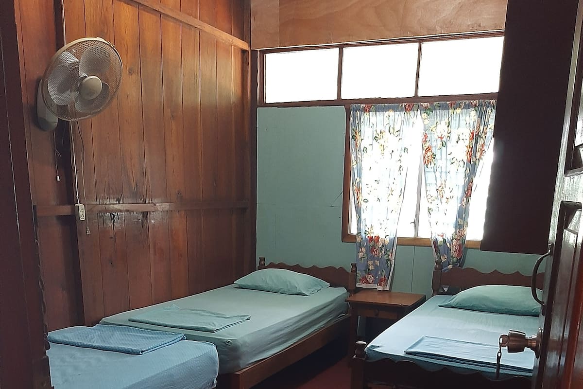 Basic-Zweibettzimmer, Gemeinschaftsbad