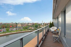 Exclusive Apartment, 1 King Bed with Sofa bed, Non Smoking, River View | Balcony