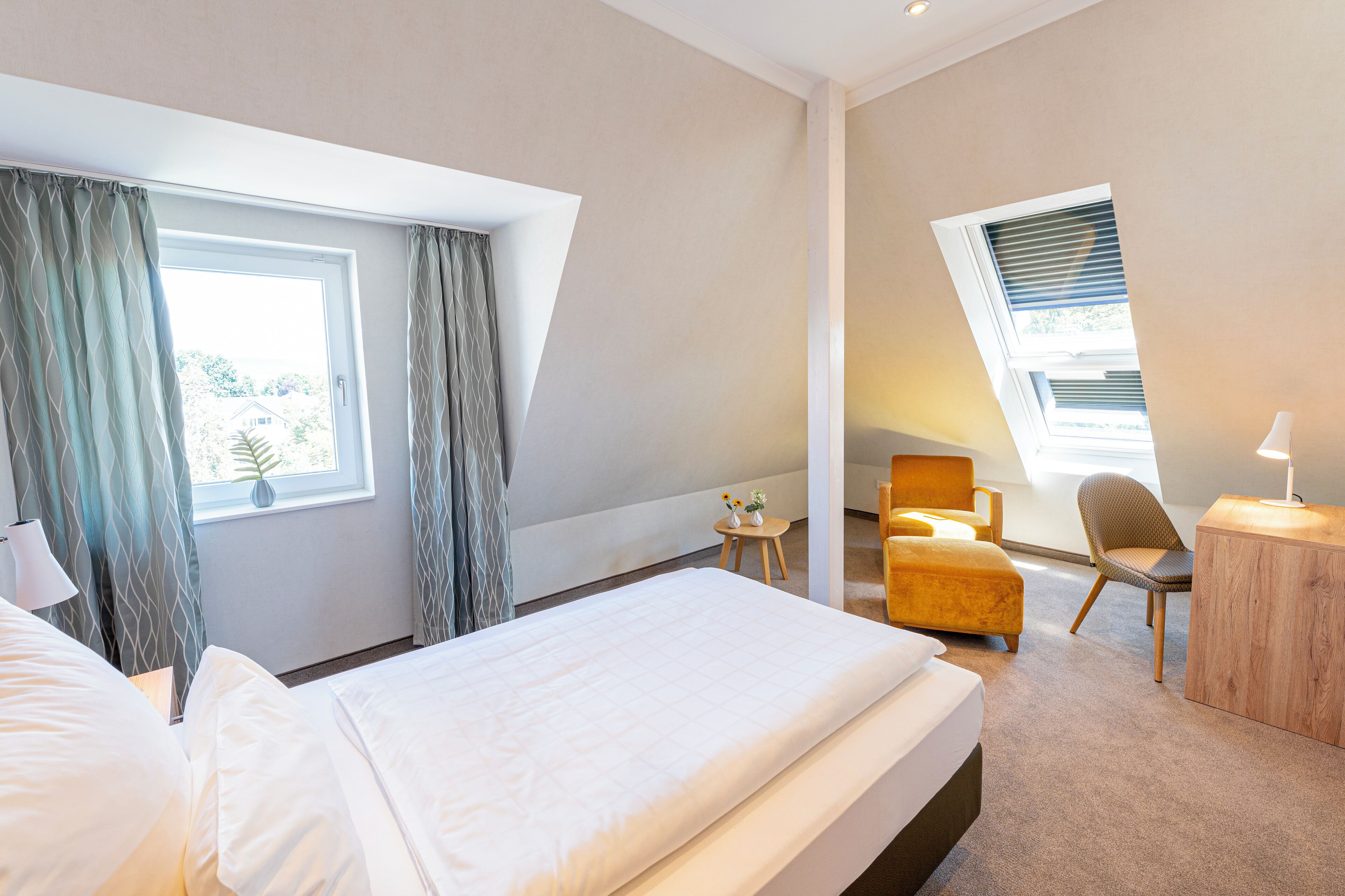 single room | in-room safe, individually decorated, individually furnished, desk