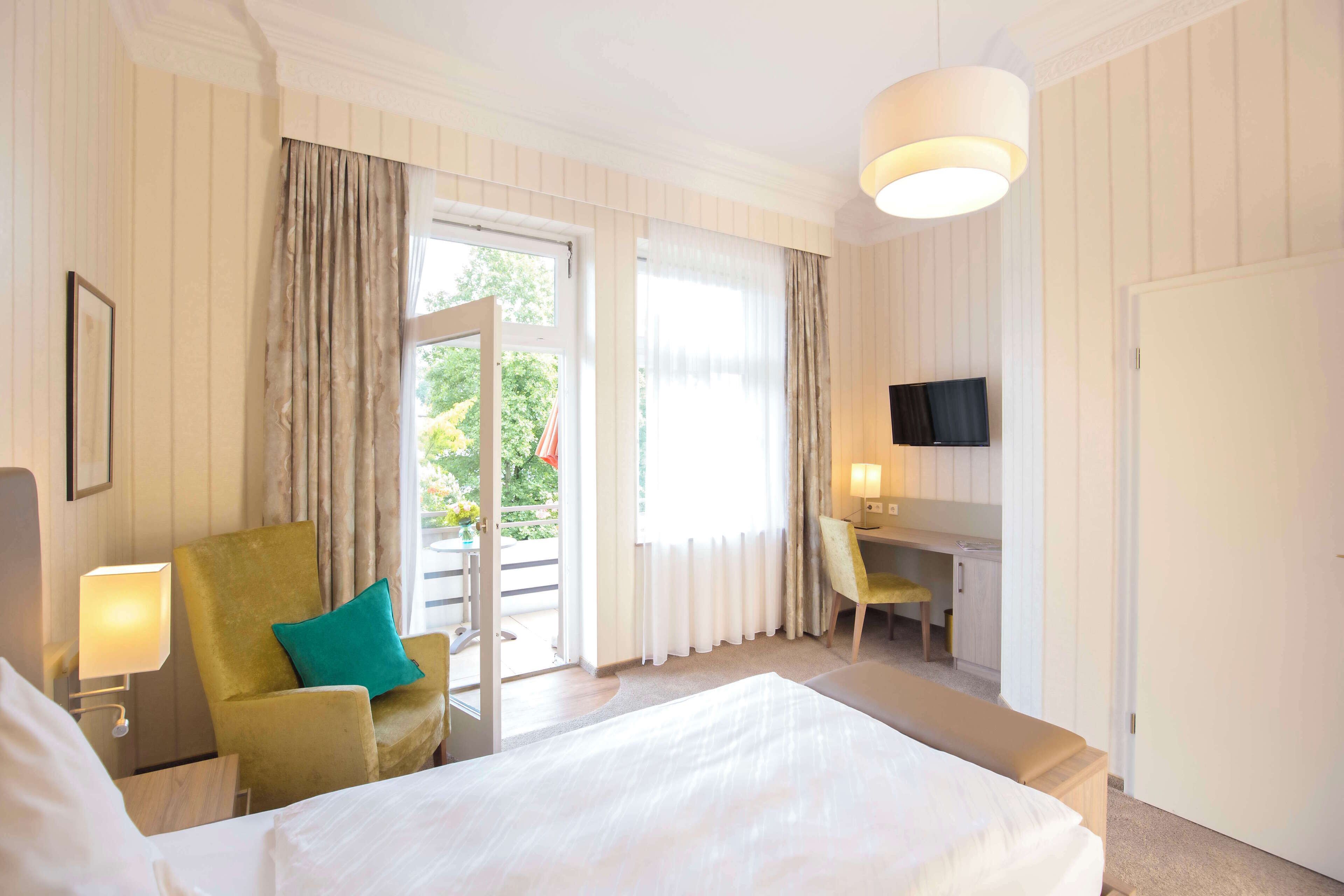 Comfort Single Room, Balcony | Peti besi dalam bilik, dihias secara berasingan 