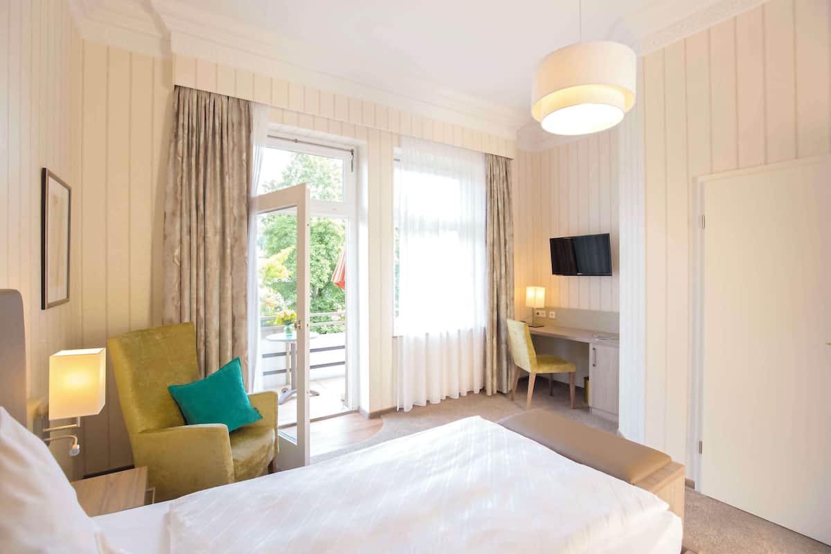 Comfort Single Room, Balcony | Peti besi dalam bilik, dihias secara berasingan