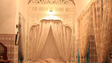 Suite, 2 lits une place, non-fumeur, vue cour intérieure (Suite Des Filles) | Lits supplémentaires