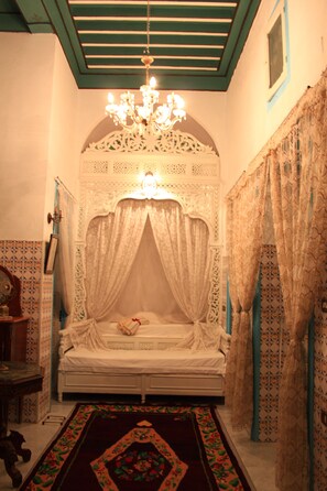 Suite, 2 eenpersoonsbedden, niet-roken, uitzicht op de binnenplaats (Suite Des Filles) | Extra bedden