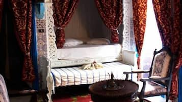 Suite, Multiple Beds, Non Smoking, Courtyard View (Suite Hassine) | Individually decorated, iron/ironing board, free WiFi, bed sheets