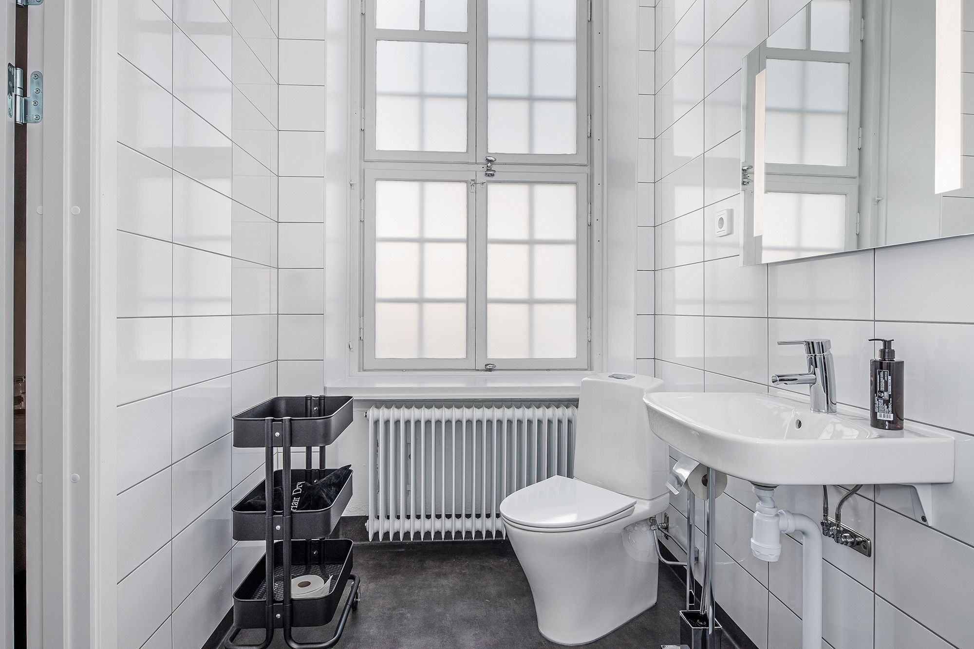 classic double room, 1 king bed | bathroom | shower, free toiletries, hair dryer, towels