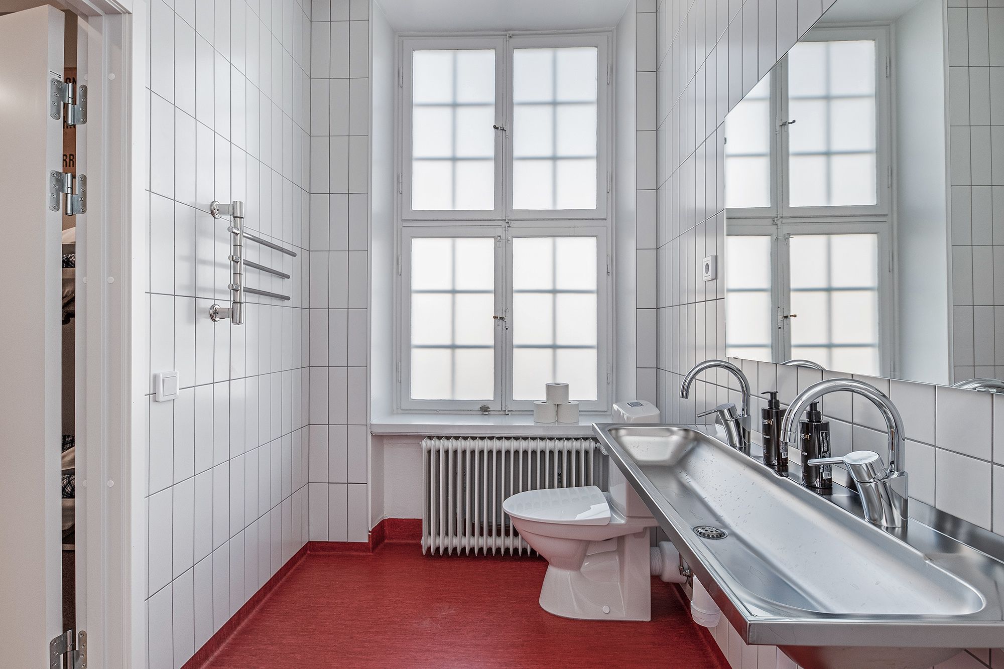 classic room, 1 queen bed | bathroom | shower, free toiletries, hair dryer, towels