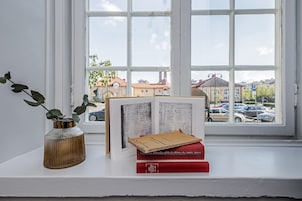 Decoración personalizada, escritorio y cortinas blackout