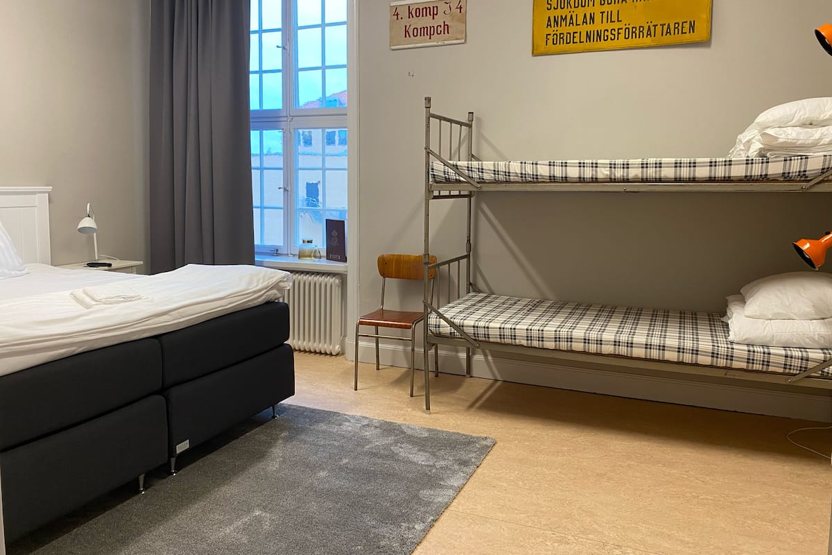 Classic Room, 1 Queen Bed | Individually decorated, desk, blackout drapes, soundproofing