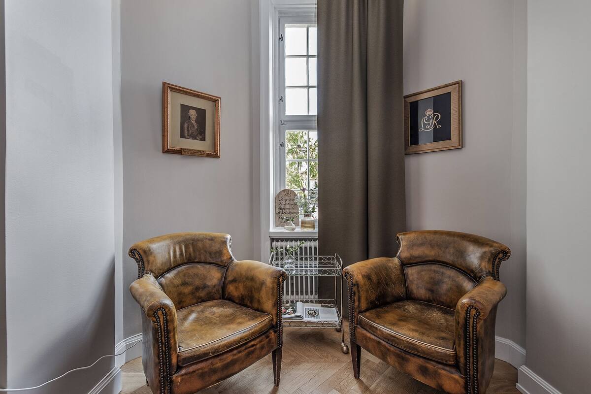 grand room | 1 bedroom, individually decorated, desk, blackout curtains