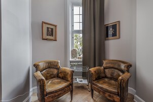 特级客房 | 特色装修、办公桌、遮光窗帘、隔音