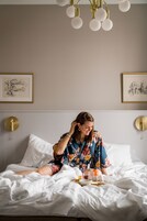 特色装修、办公桌、遮光窗帘、隔音