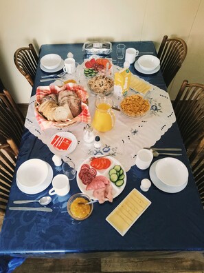 Daily buffet breakfast for a fee