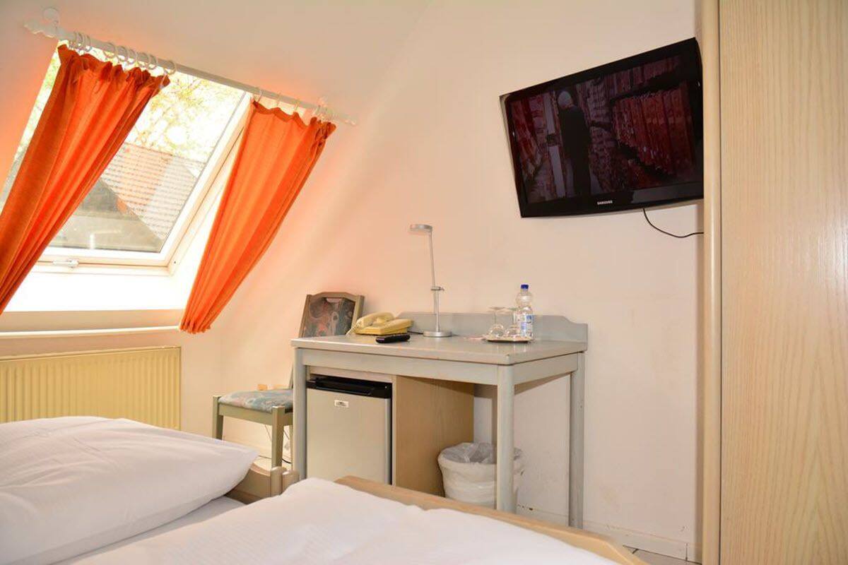 Classic Single Room | Desk, WiFi (free), bed sheets