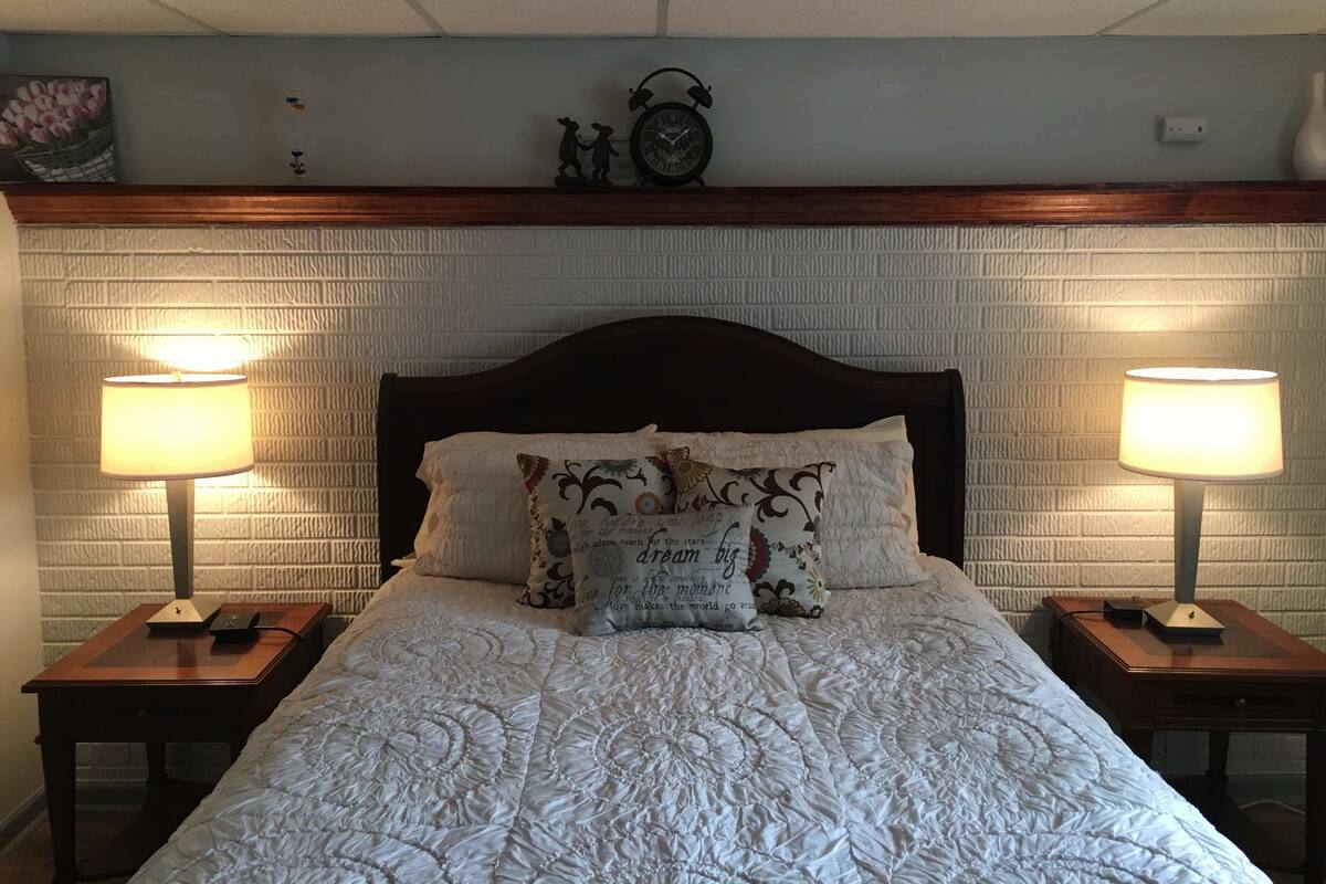Apartment, Multiple Beds, Accessible (Southern Retreat) | Laptop workspace, iron/ironing board, WiFi (free)