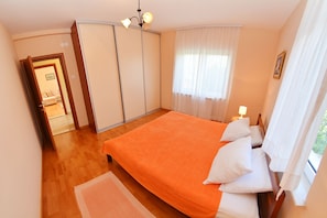 Appartamento Standard, vista mare | Con stile personalizzato, con arredamento individuale, una scrivania