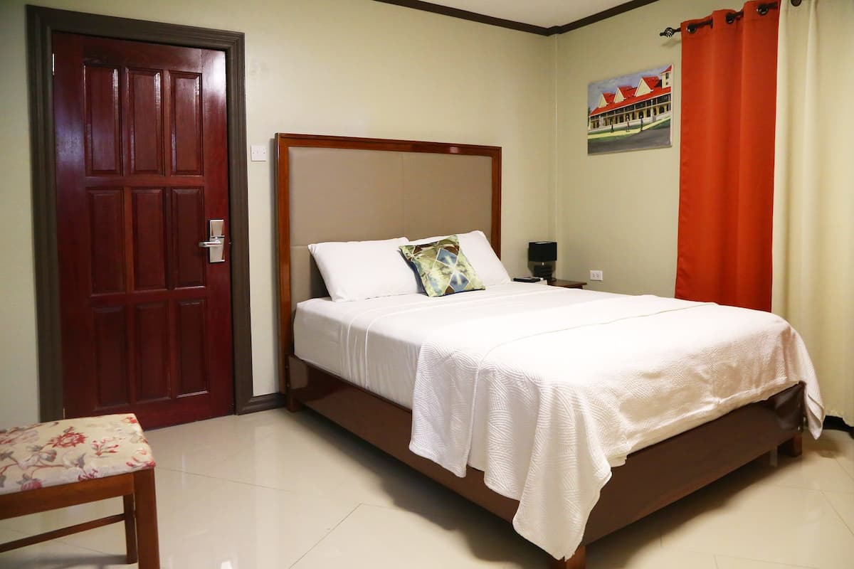 Phòng Tiêu chuẩn, 1 giường cỡ queen | Trang bị nội thất với thiết kế riêng biệt, màn/rèm cản sáng