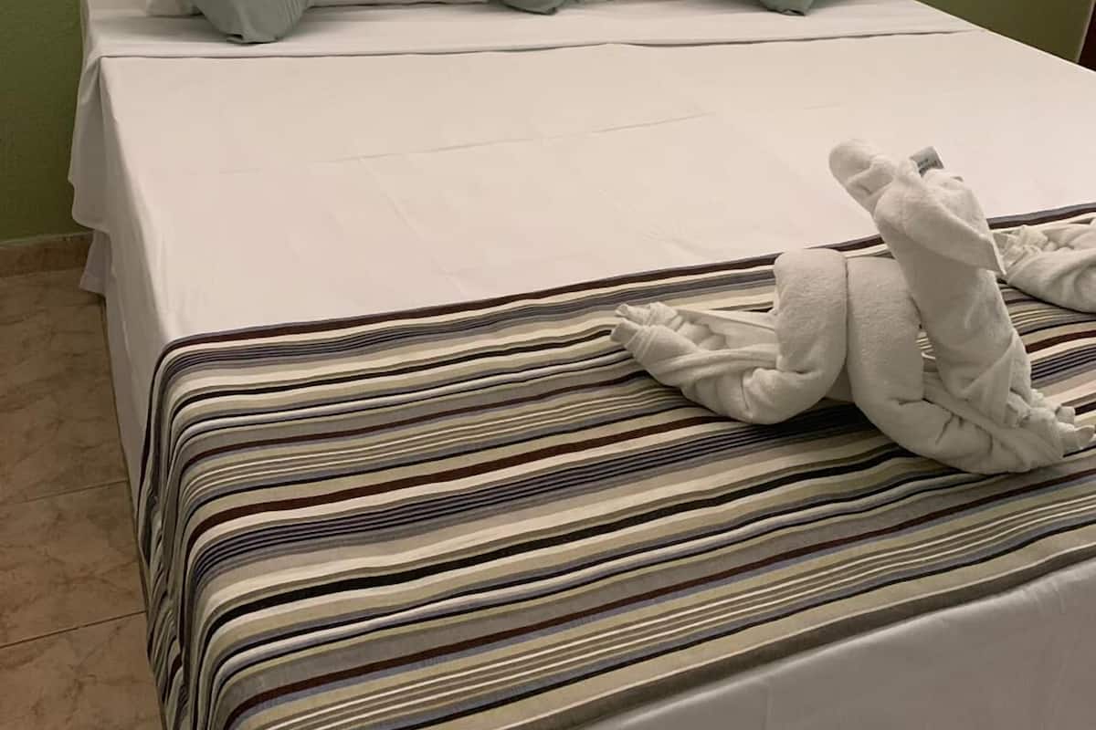 Doppia Comfort, 1 letto king | Minibar, una scrivania, tende oscuranti, insonorizzazione