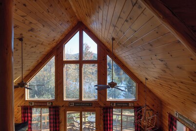 The Lake's End - Beautiful Lakefront Log Home in the White Mountains