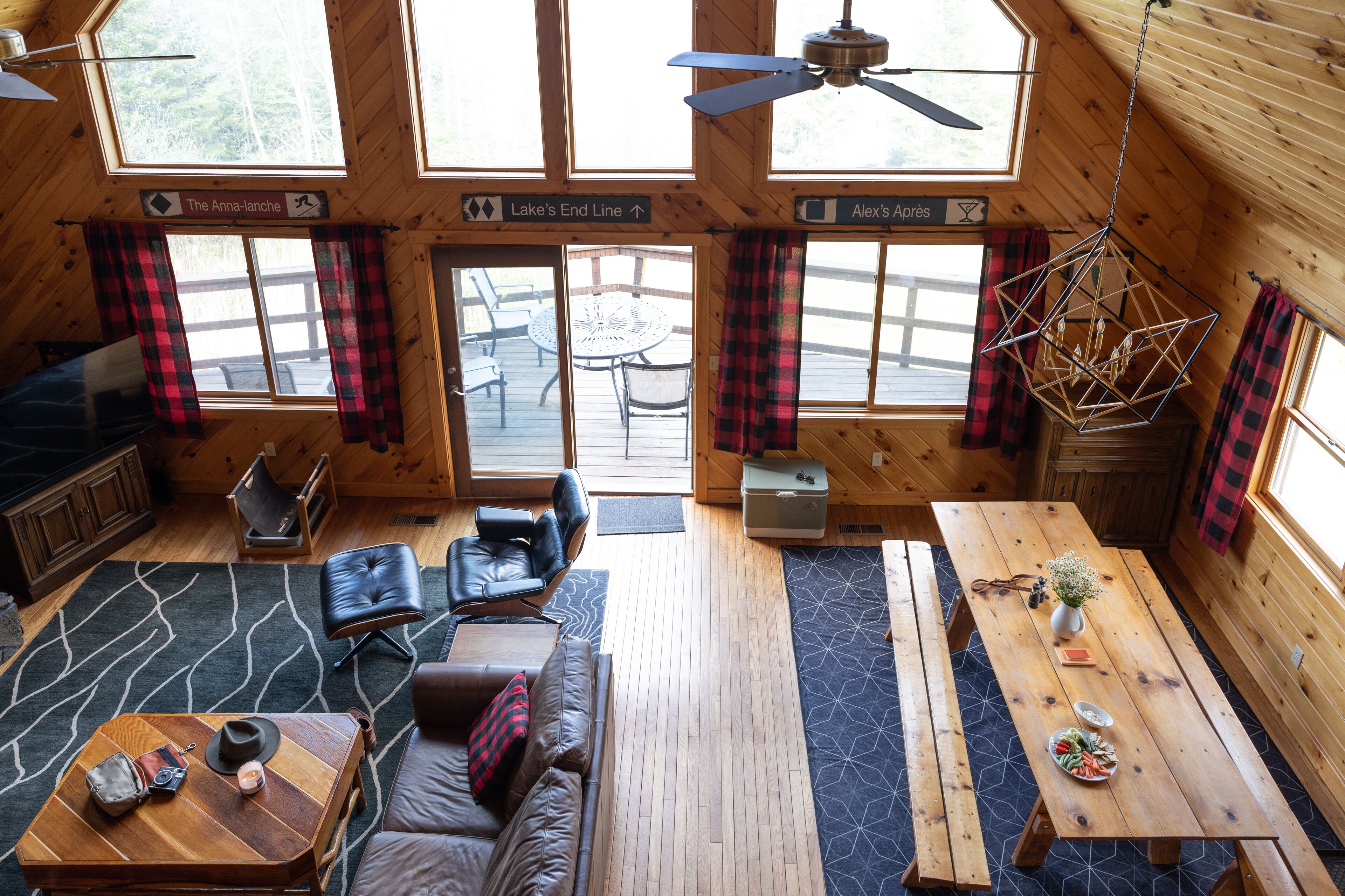 Smart TV, fireplace, DVD player